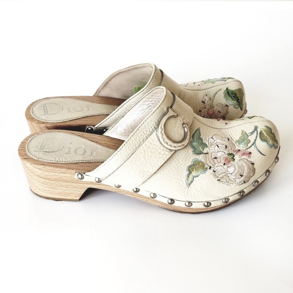Christian Dior Embroidered Floral
Wooden Mules Size 35 - Picture 6 of 16
